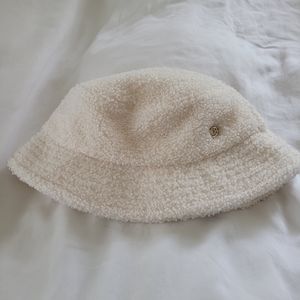 Calvin Klein sherpa bucket hat